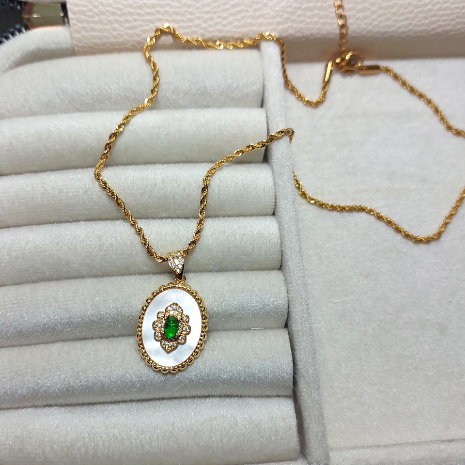 Çelik Taşlı Kolye