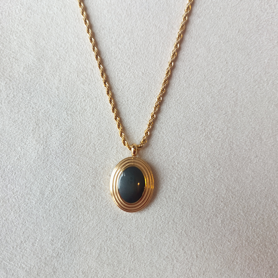 Mineli Siyah Burgu Çelik Kolye