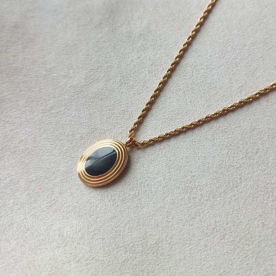 Mineli Siyah Burgu Çelik Kolye