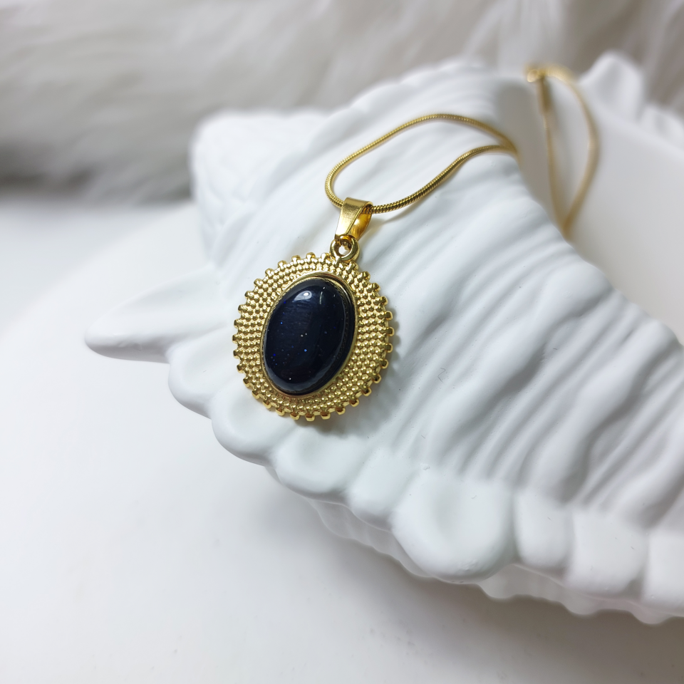 Çelik Yıldız Taşı Kolye