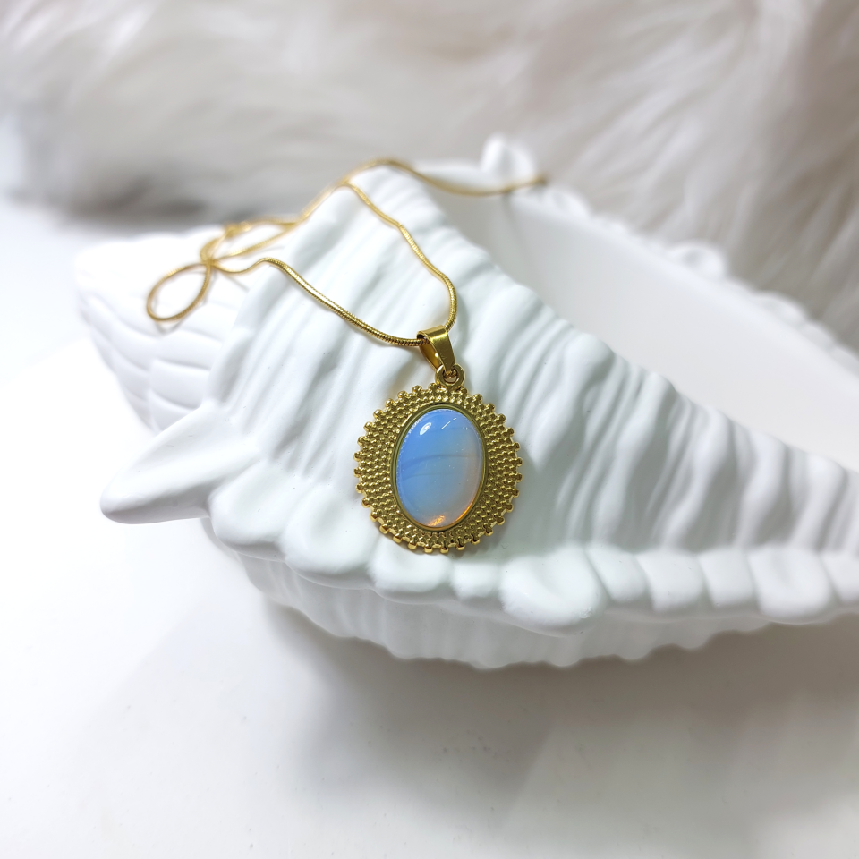 Çelik Ay Taşı Kolye