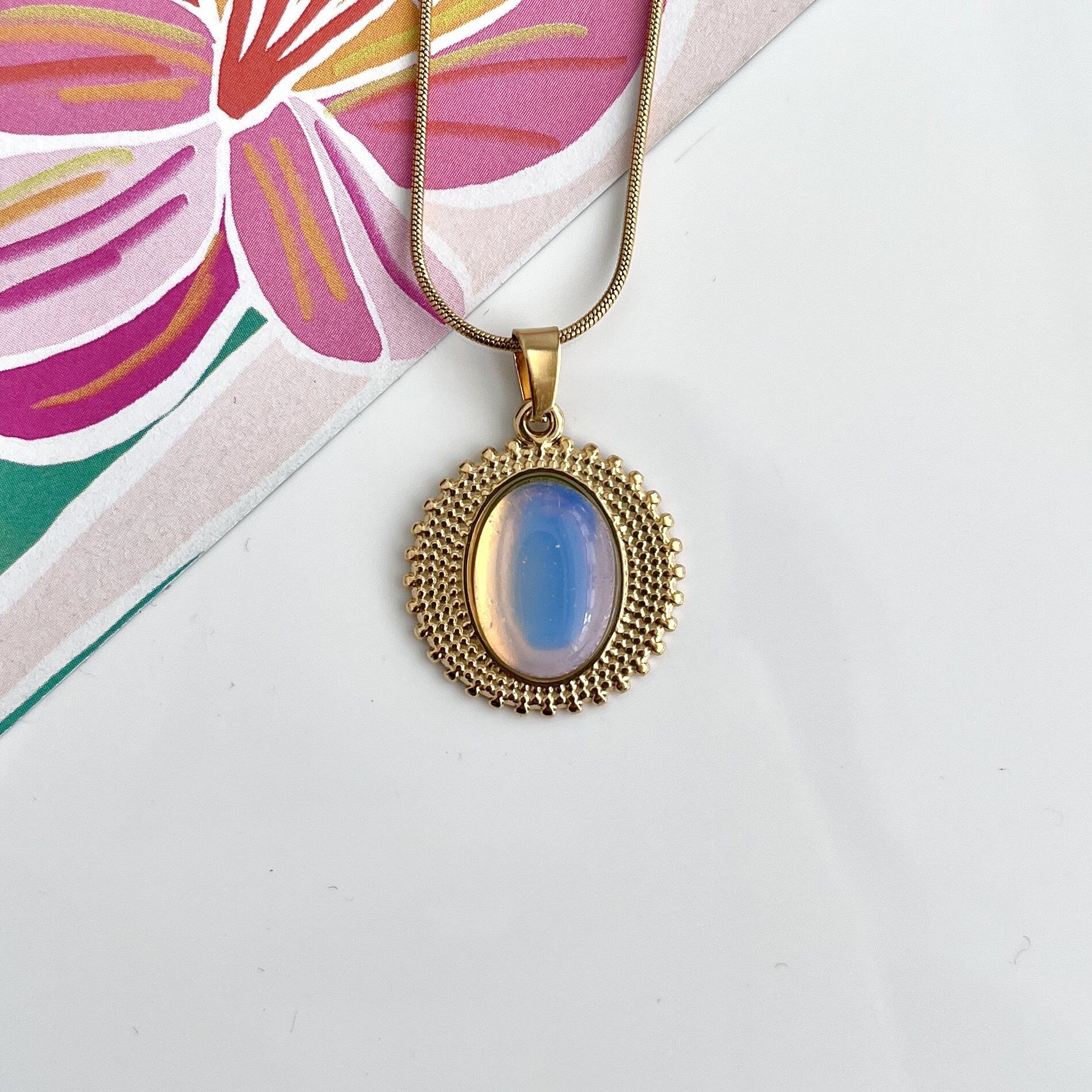 Çelik Ay Taşı Kolye