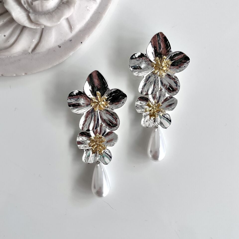 İnci Detaylı Çiçek Küpe