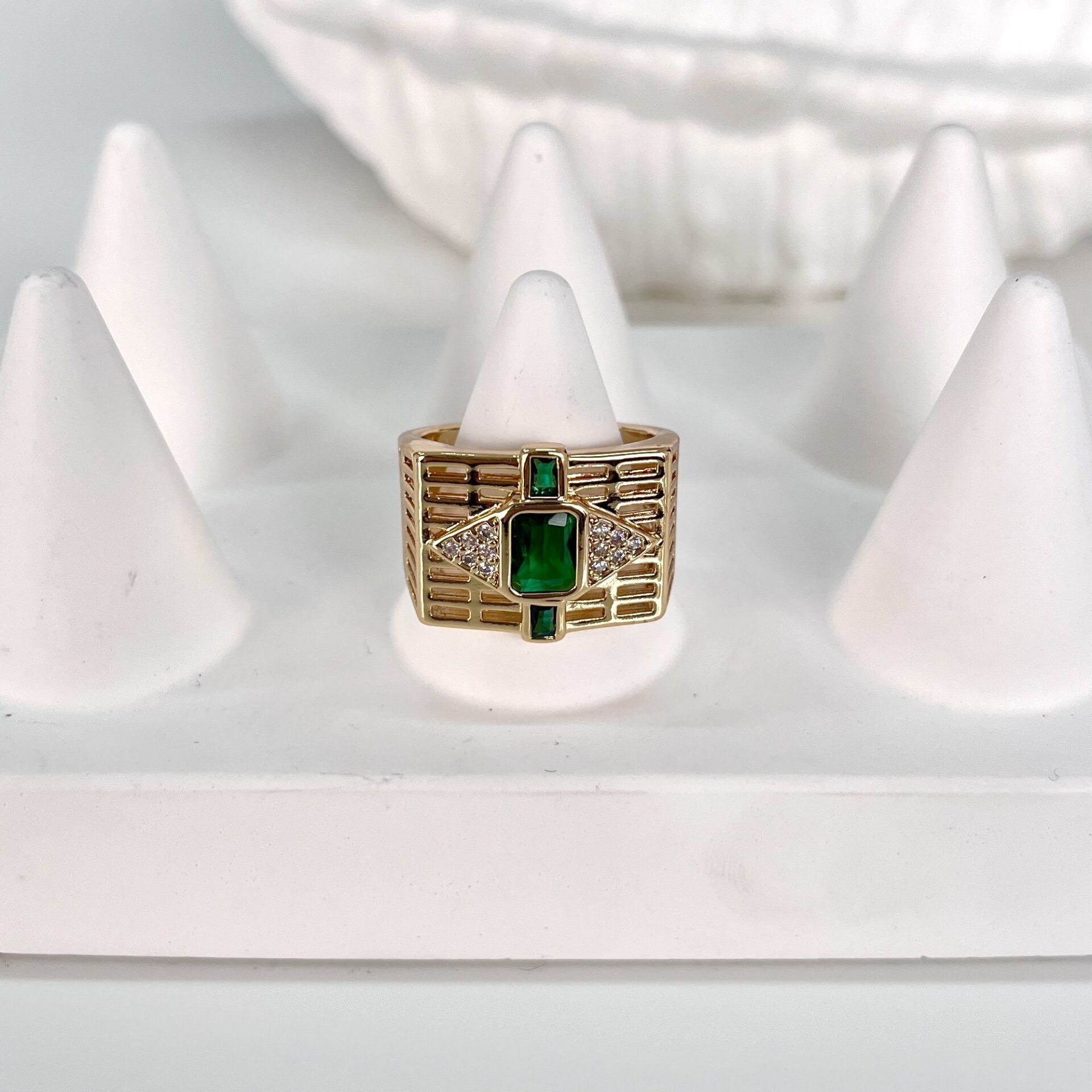 Özel Seri Yeşil Taşlı Yüzük