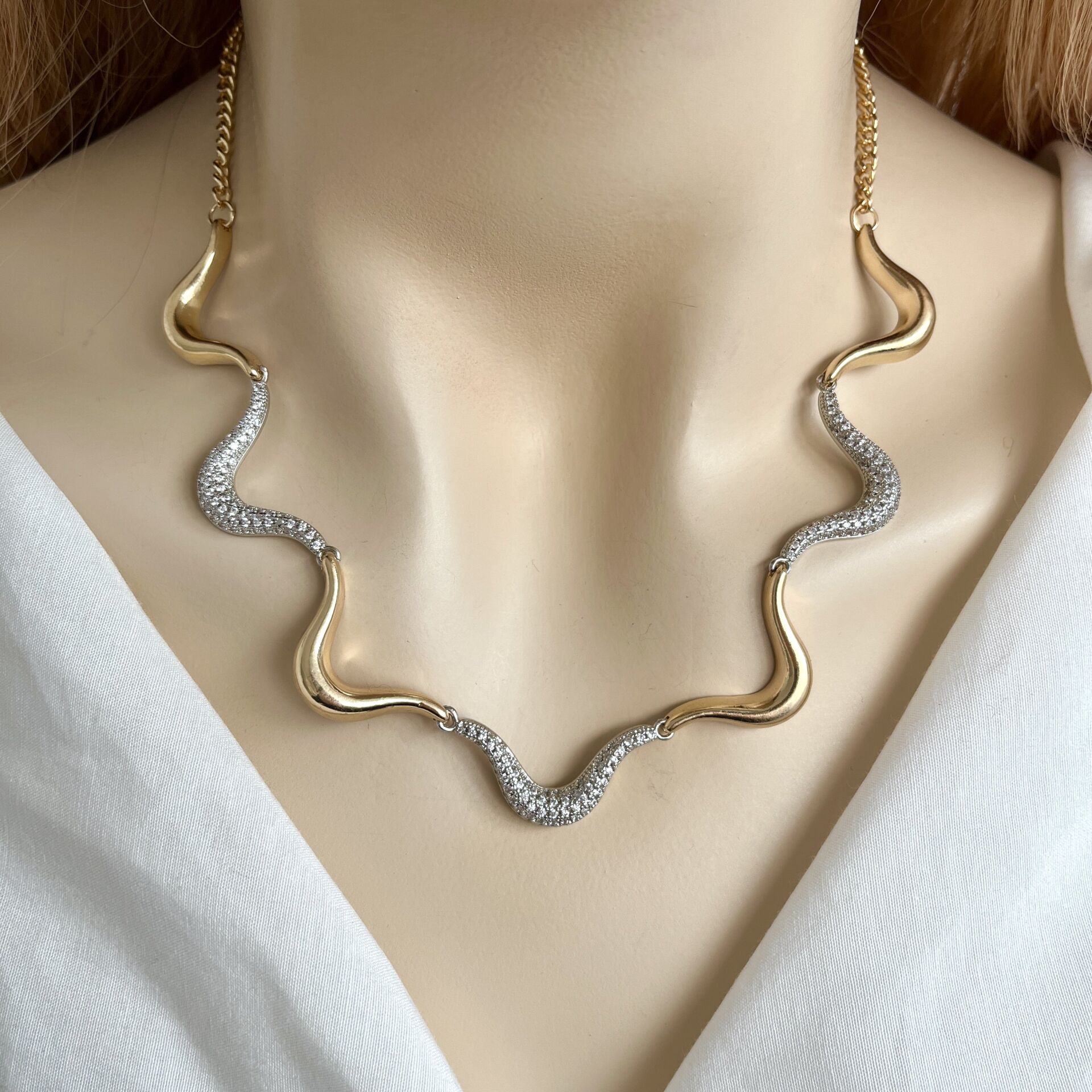 VIP Taşlı Dalgalı Kolye