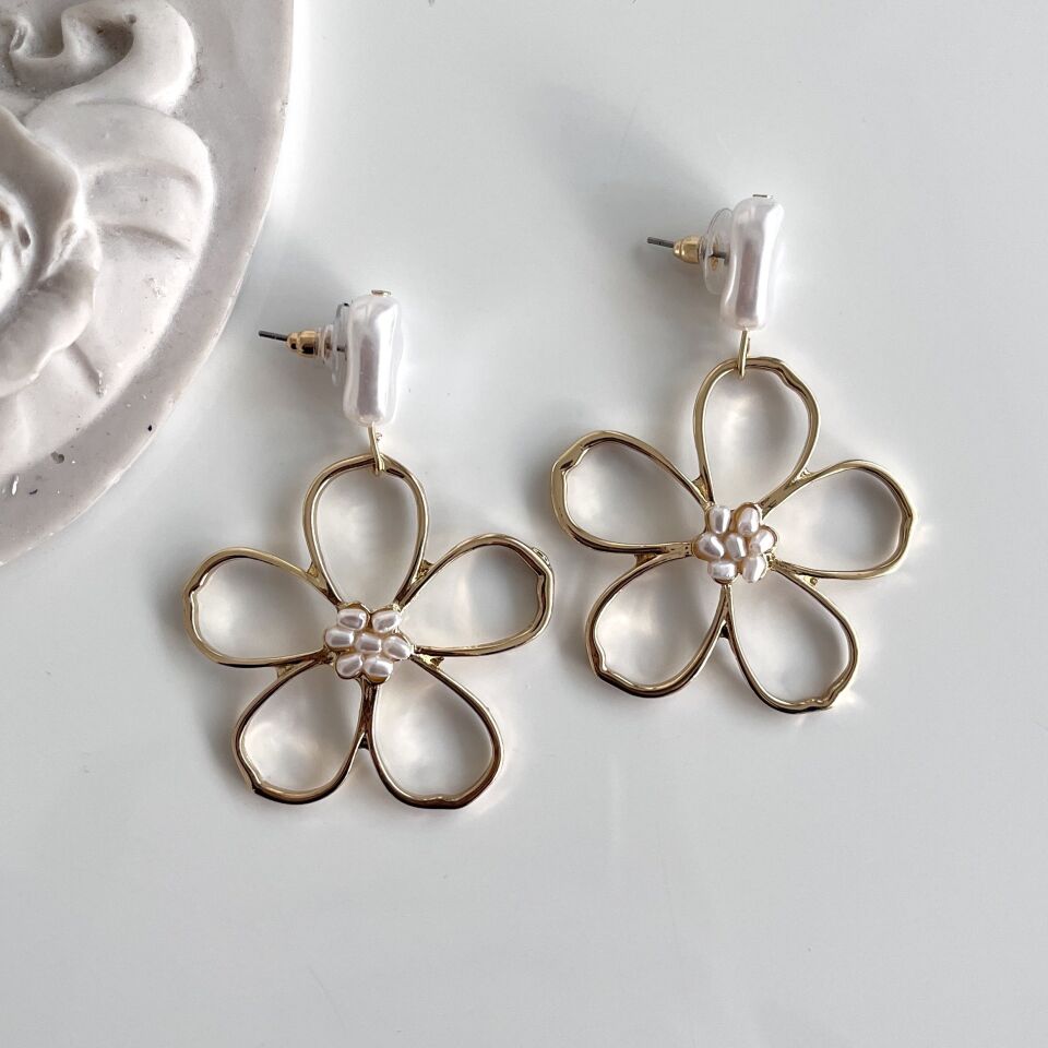 Vip İnci Detay Çiçek Küpe