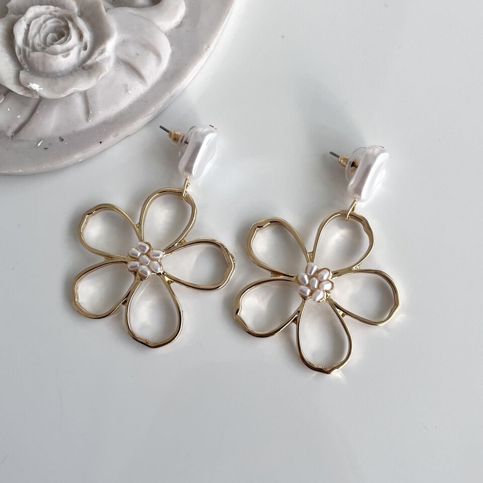 Vip İnci Detay Çiçek Küpe