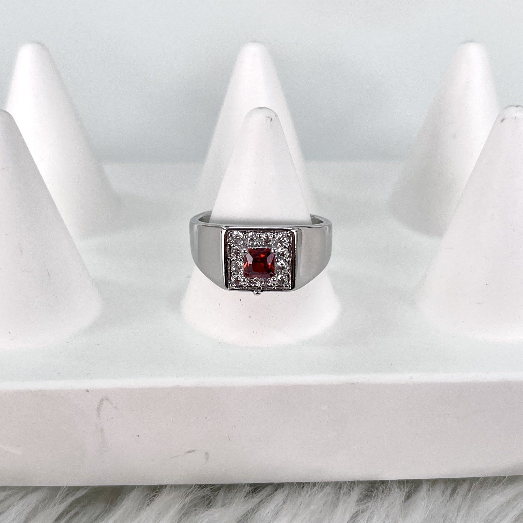 Özel Seri Kırmızı Taşlı Yüzük