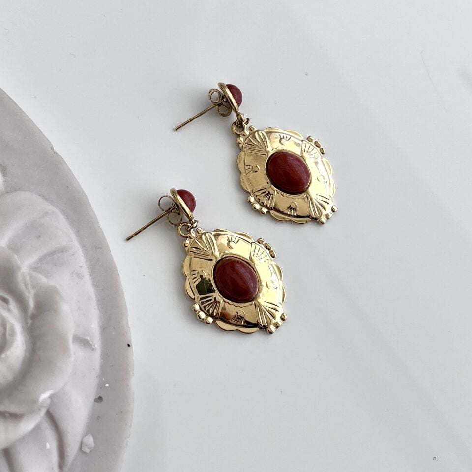 Çelik Kırmızı Taşlı Küpe