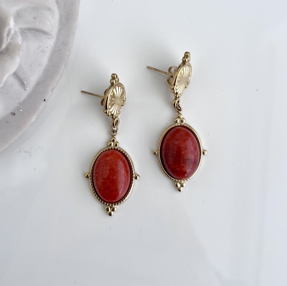 Çelik Kırmızı Taşlı Küpe