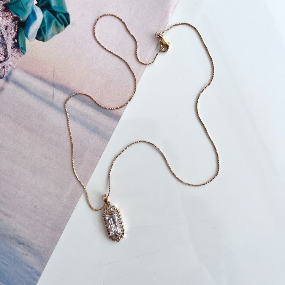 Xuping Taşlı Kolye