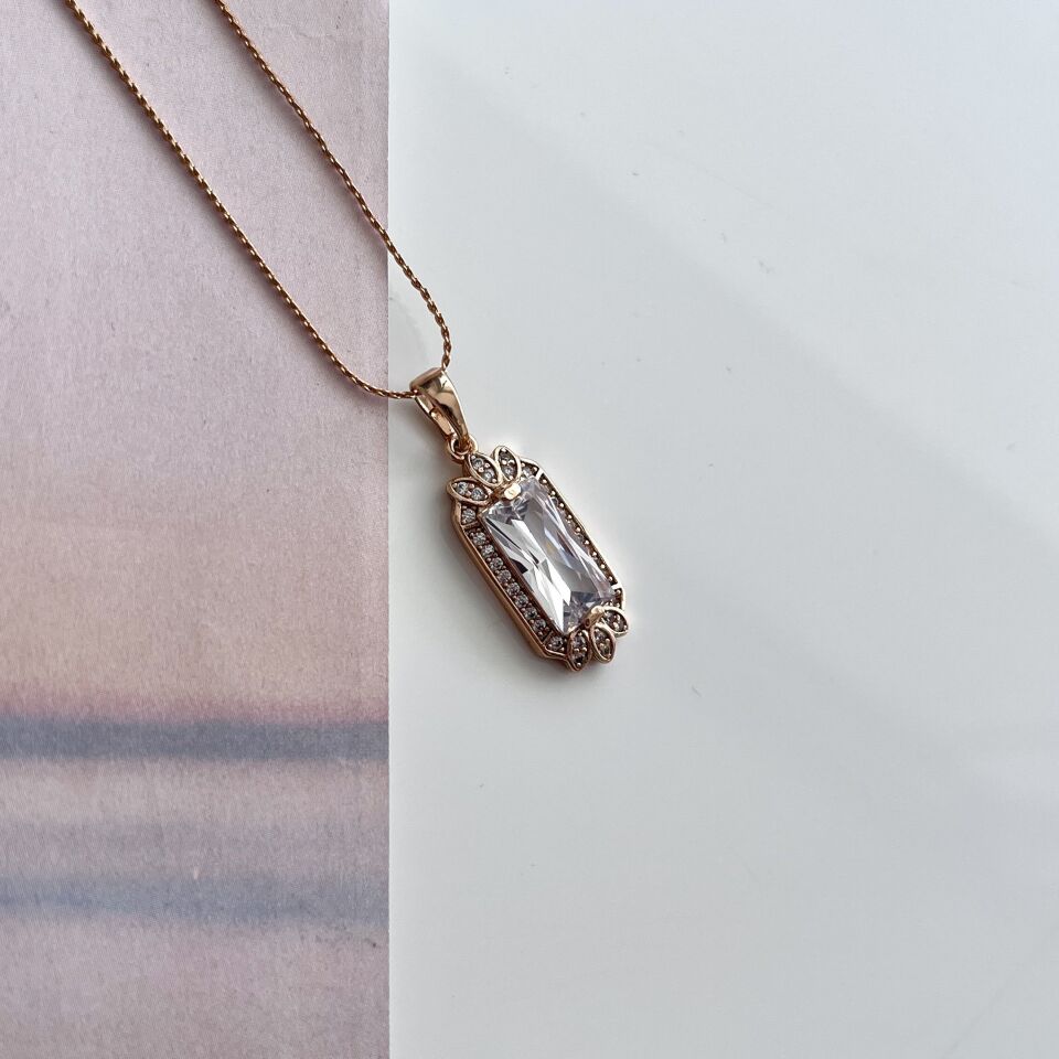 Xuping Taşlı Kolye