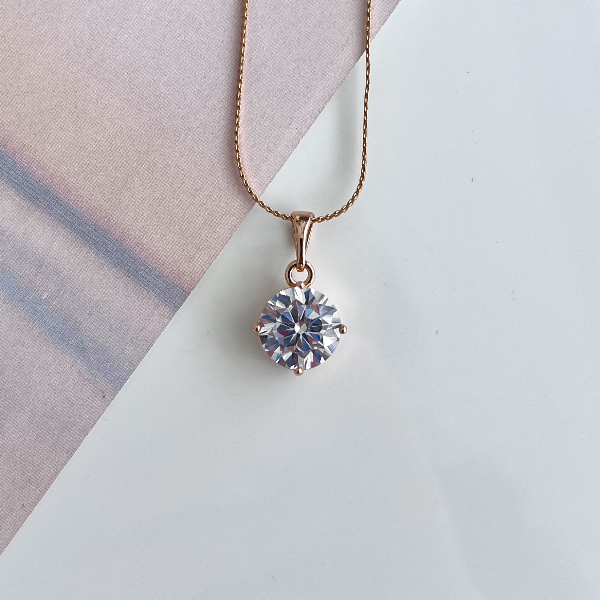 Xuping Tek Taş Kolye