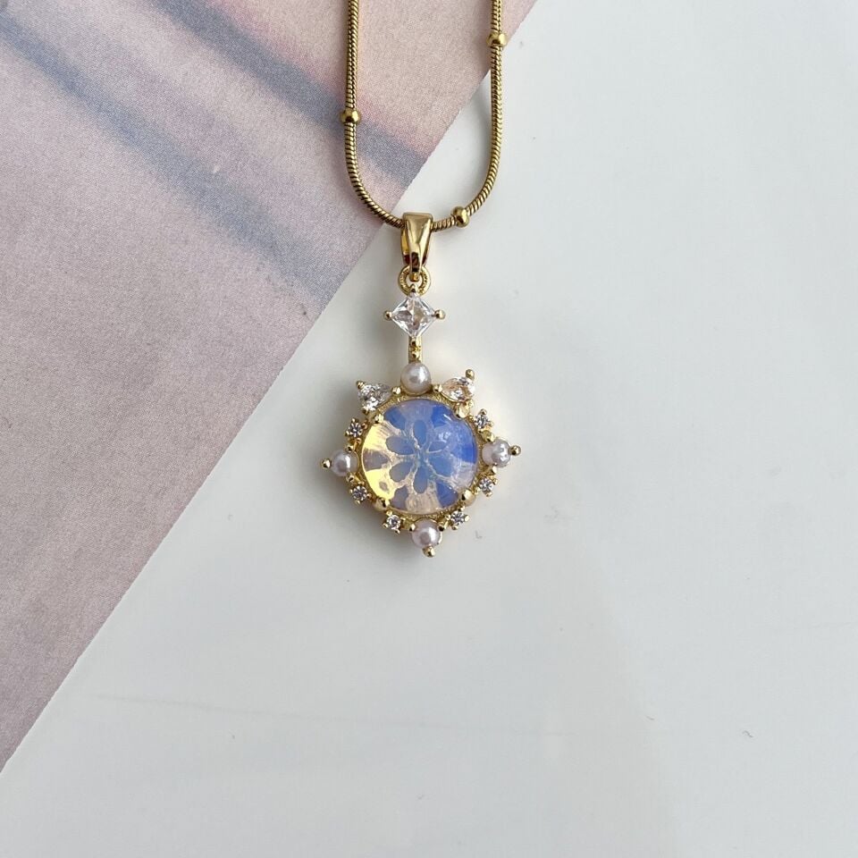 Çelik Renkli Taşlı Kolye