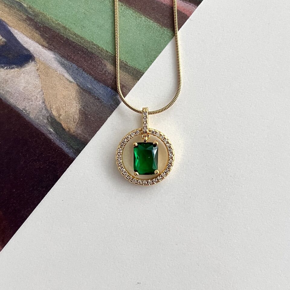 Çelik Taşlı Yeşil Kolye