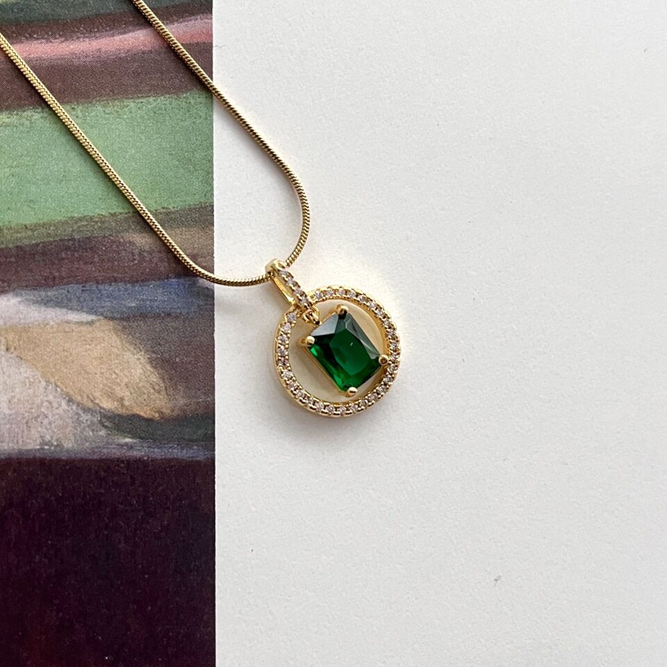 Çelik Taşlı Yeşil Kolye