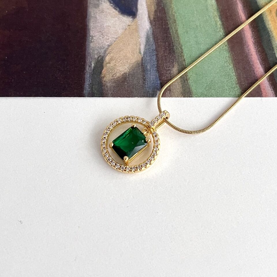 Çelik Taşlı Yeşil Kolye