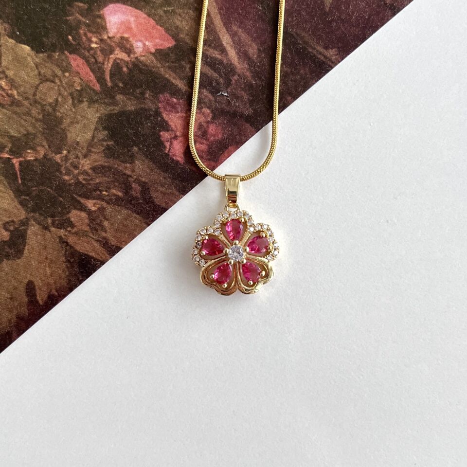 Çelik Kırmızı Çiçek Kolye