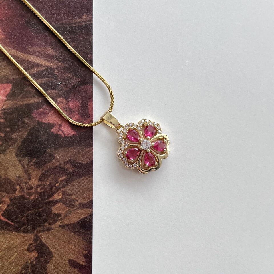 Çelik Kırmızı Çiçek Kolye