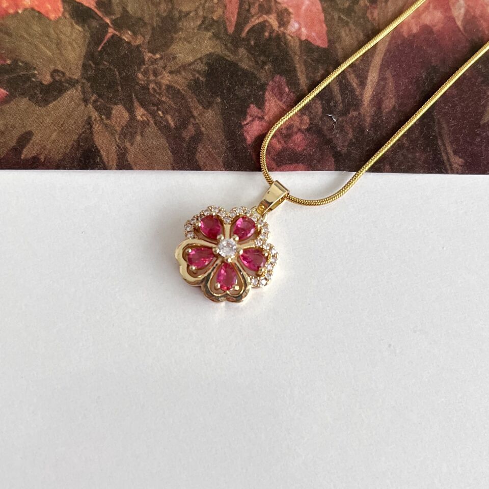 Çelik Kırmızı Çiçek Kolye