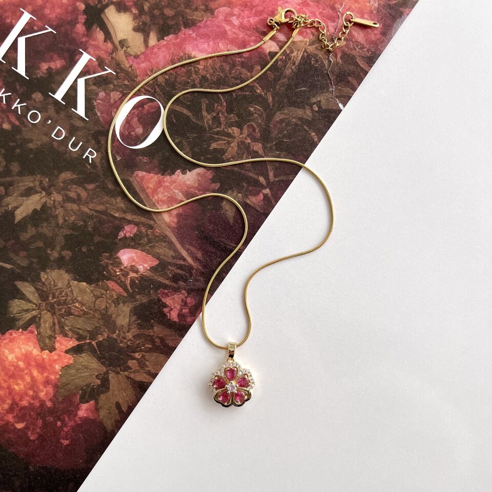 Çelik Kırmızı Çiçek Kolye