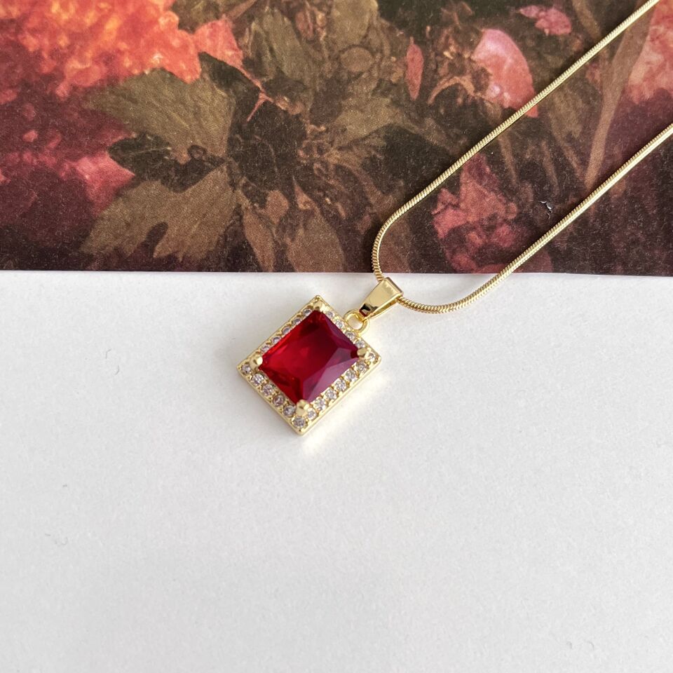 Çelik Bordo Taşlı Kolye