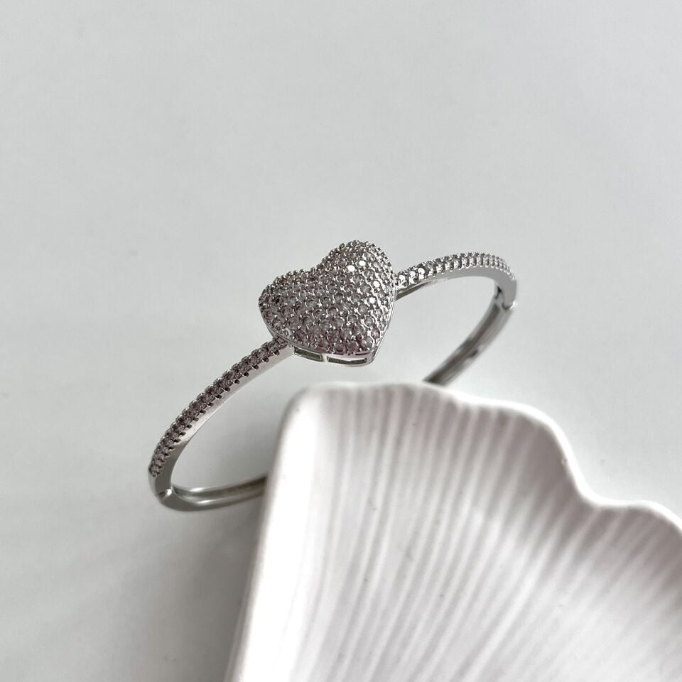 Özel Seri Taşlı Kalp Kelepçe