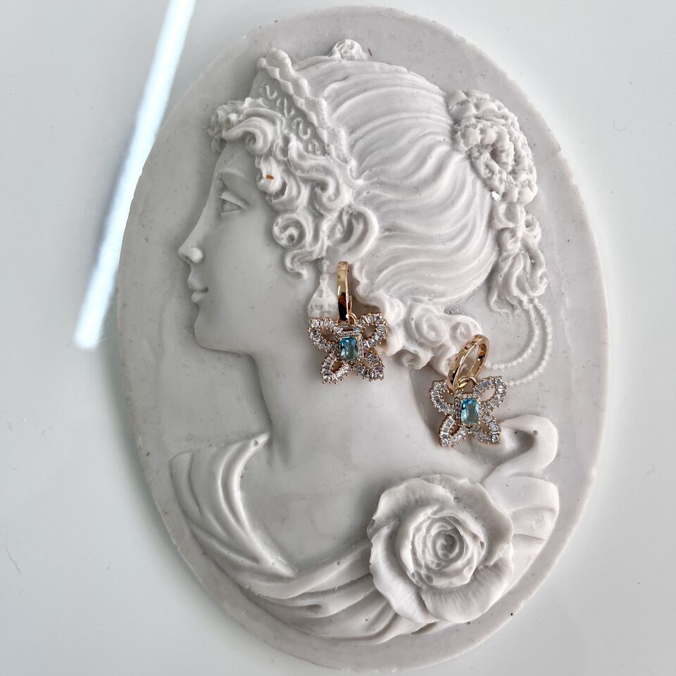 Xuping Taşlı Kelebek Küpe