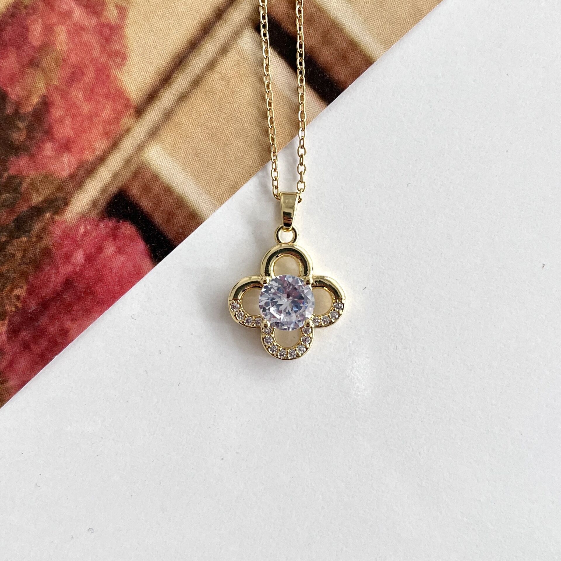 Çelik Zirkon Taş Kolye