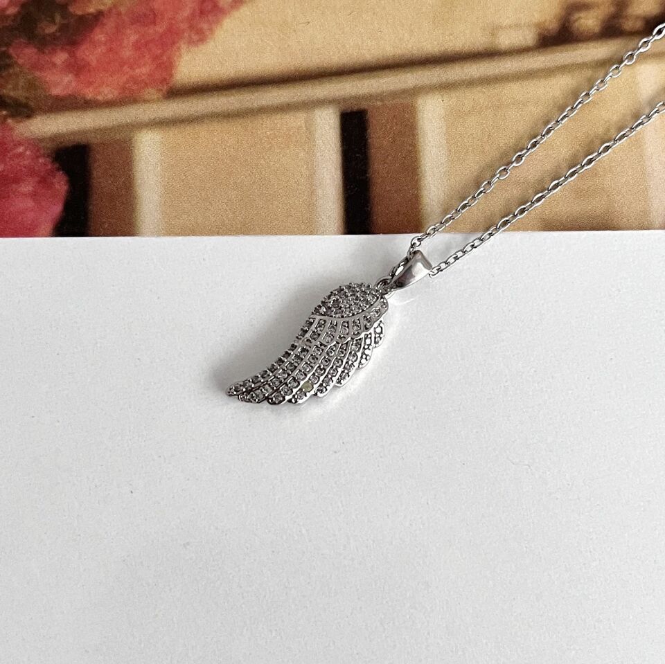 Çelik Taşlı Kanat Kolye