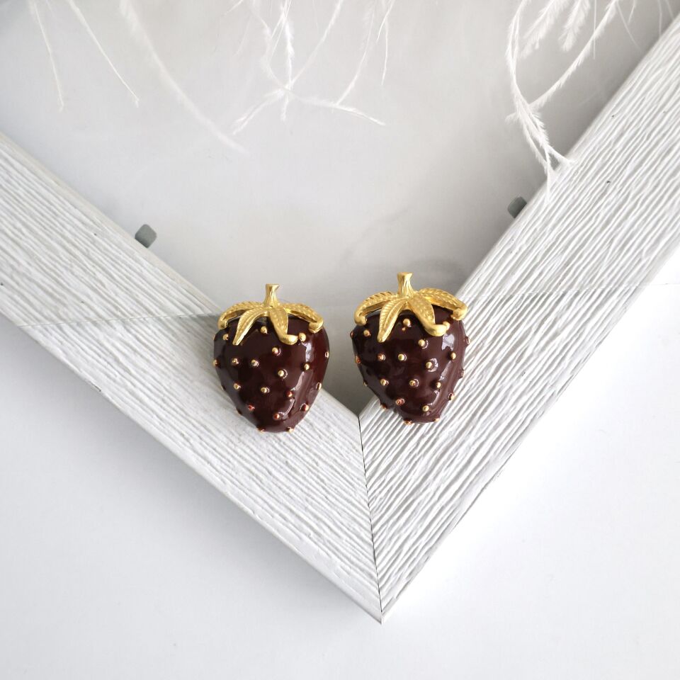 Koyu Renk Çilek Küpe