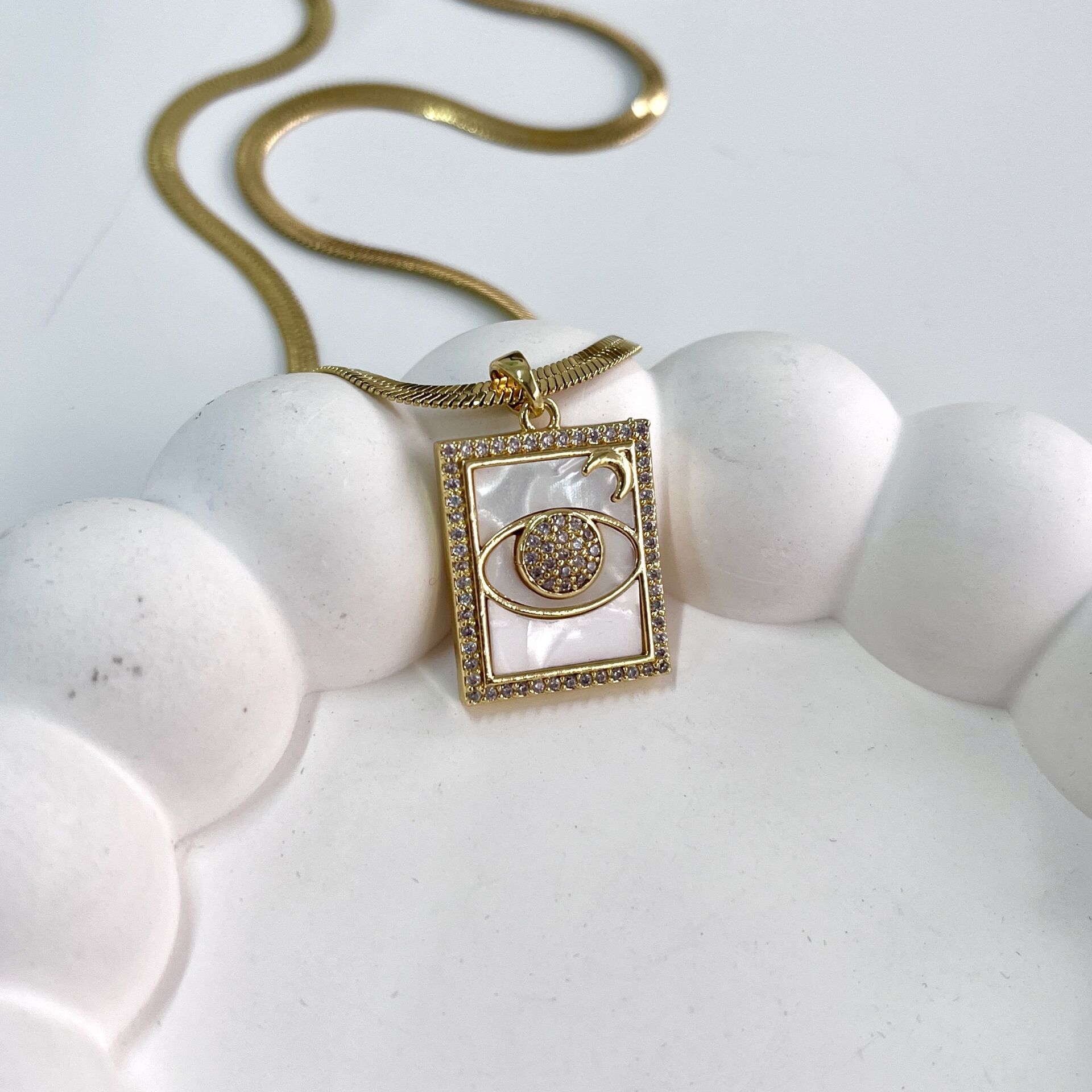 Çelik Sedef Taşı Satürn Kolye