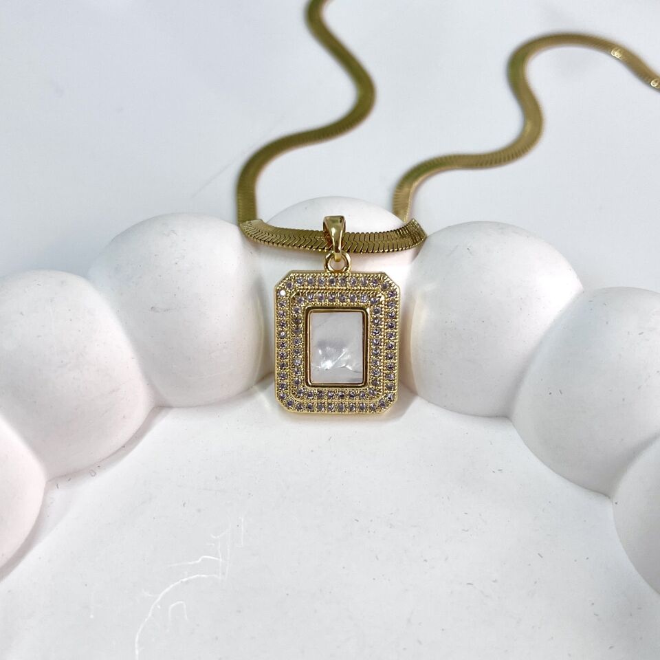 Çelik Sedef Taşı Kolye