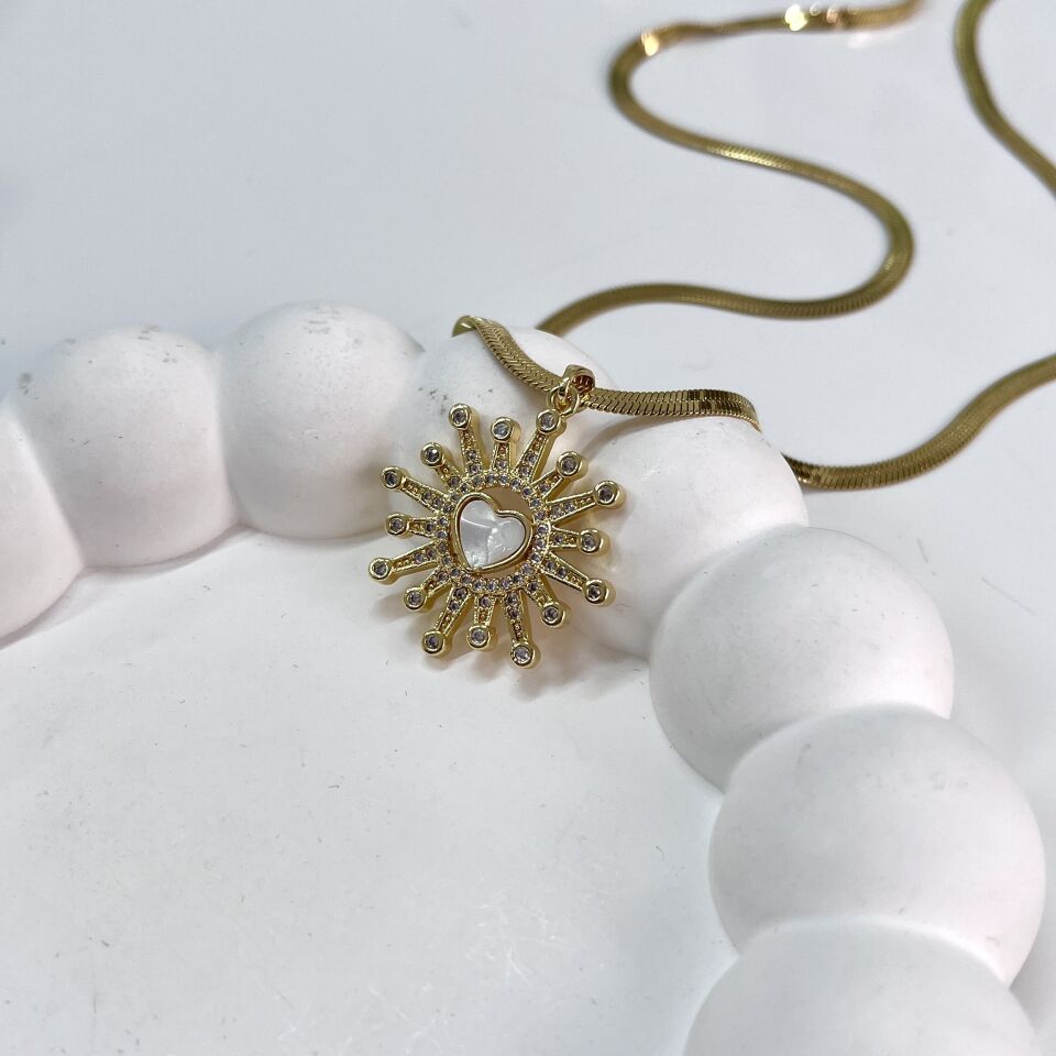 Çelik Sedef Taşı Kalp Kolye