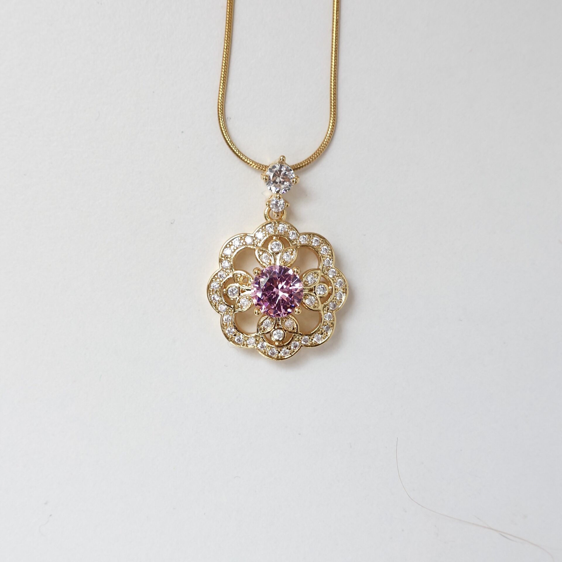 Çelik Pembe Taşlı Kolye