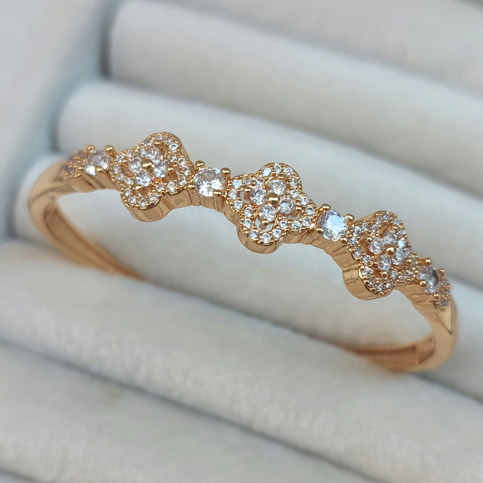 Özel Seri Zirkon Taşlı Yonca Kelepçe