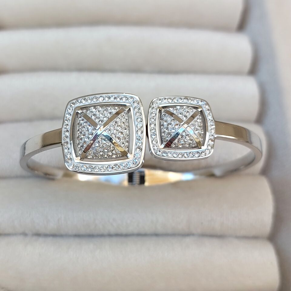 Taşlı Çelik Kelepçe