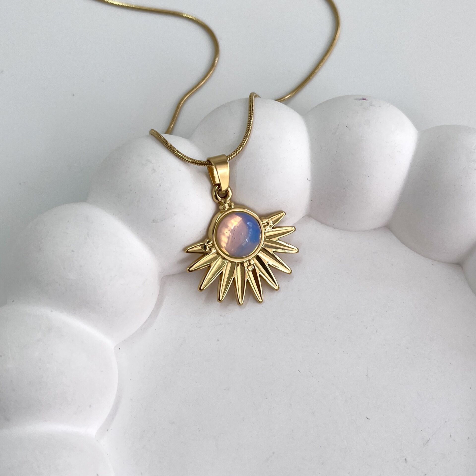 Çelik Ay Taşı Kolye