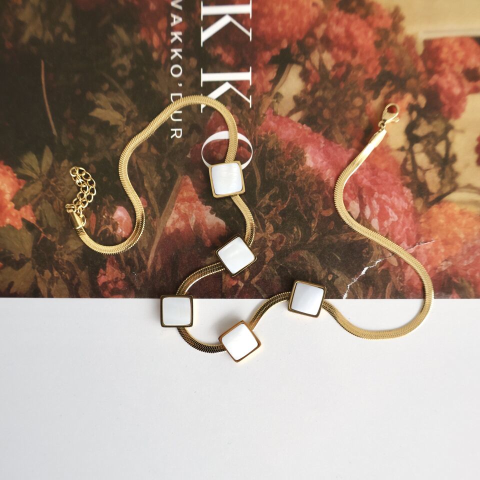 Çelik Sedef Taşı Kolye