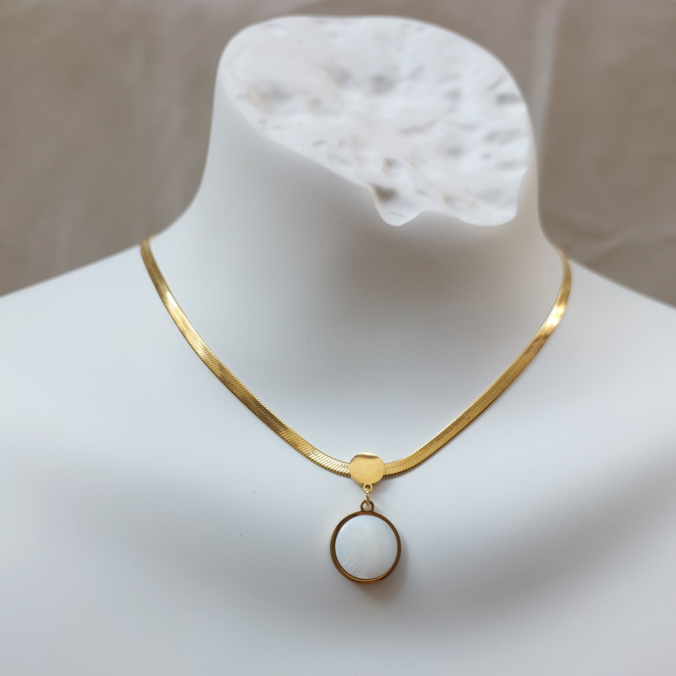 Çelik Sedef Taşı Kolye