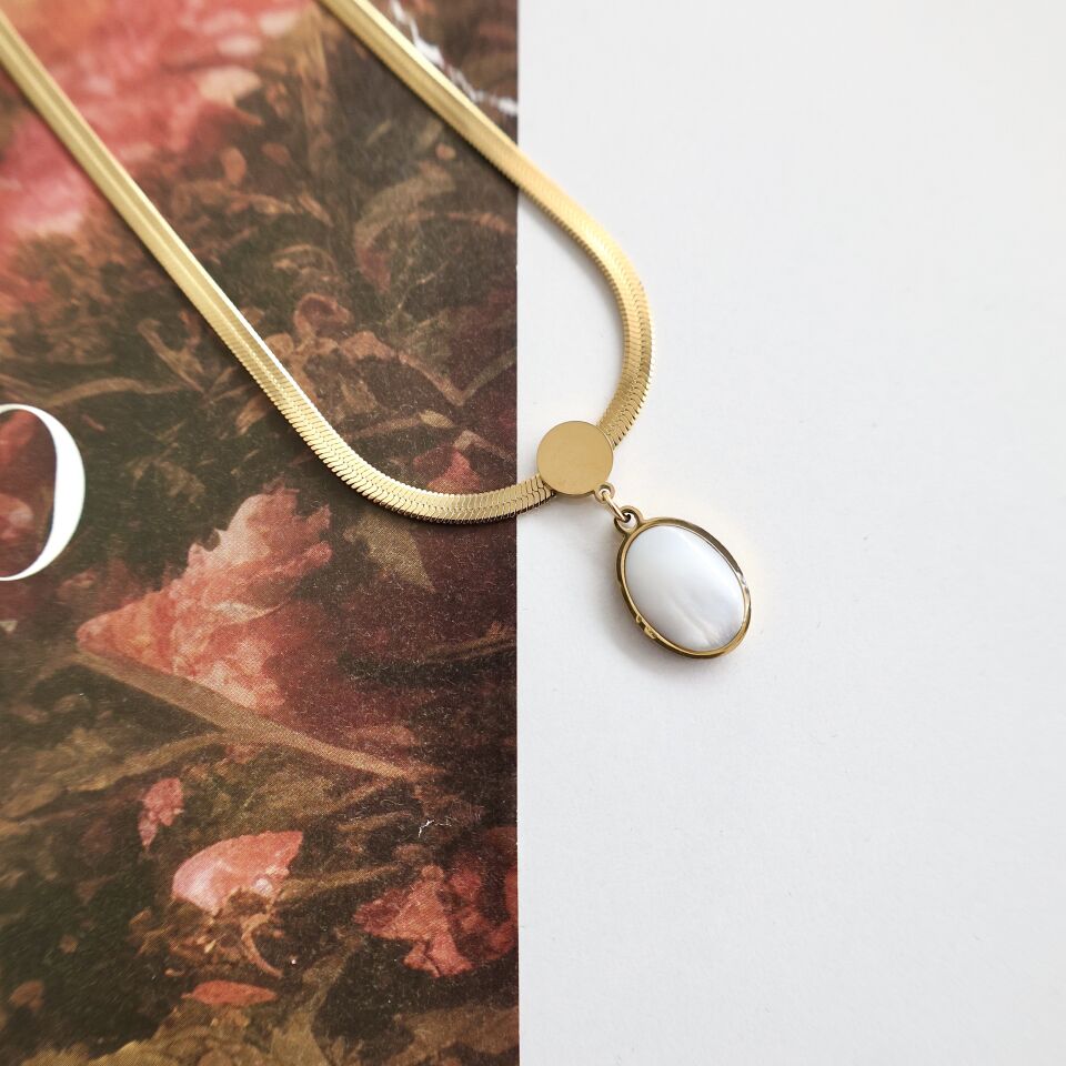 Çelik Sedef Taşı Oval Kolye