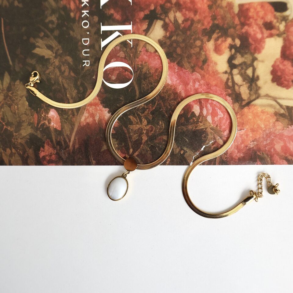 Çelik Sedef Taşı Oval Kolye