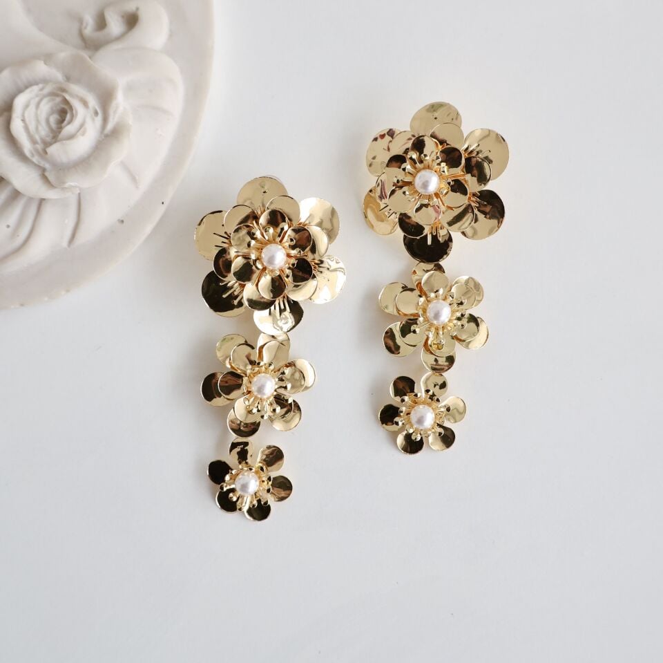 Çelik İnci Detay Çiçek Küpe