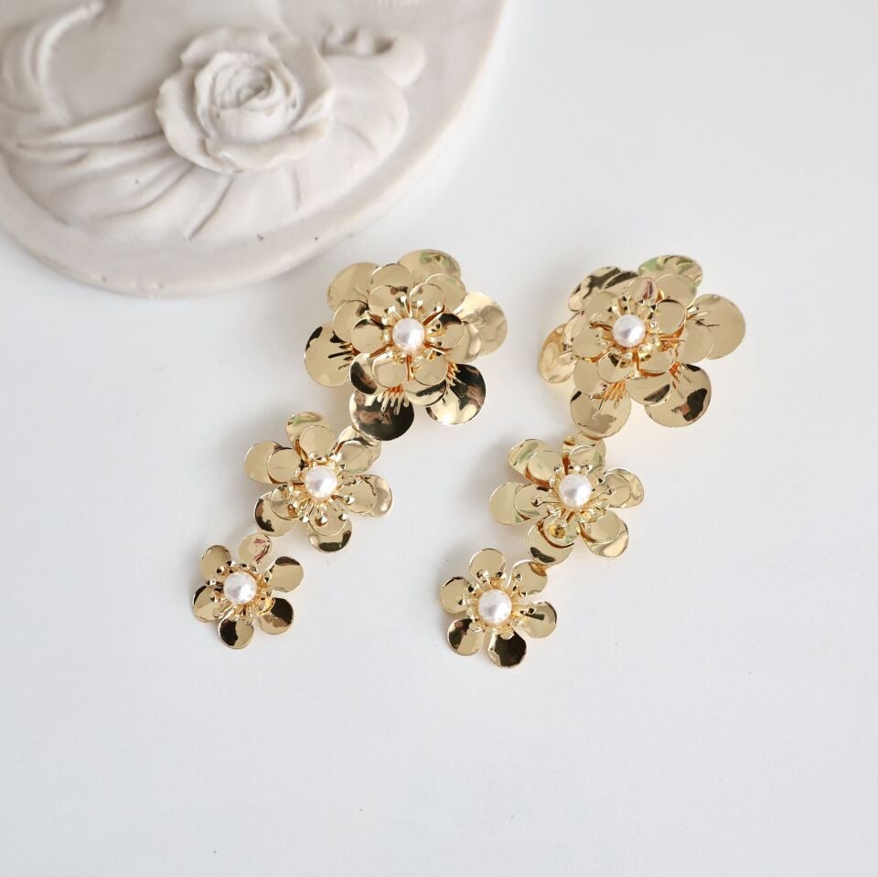 Çelik İnci Detay Çiçek Küpe