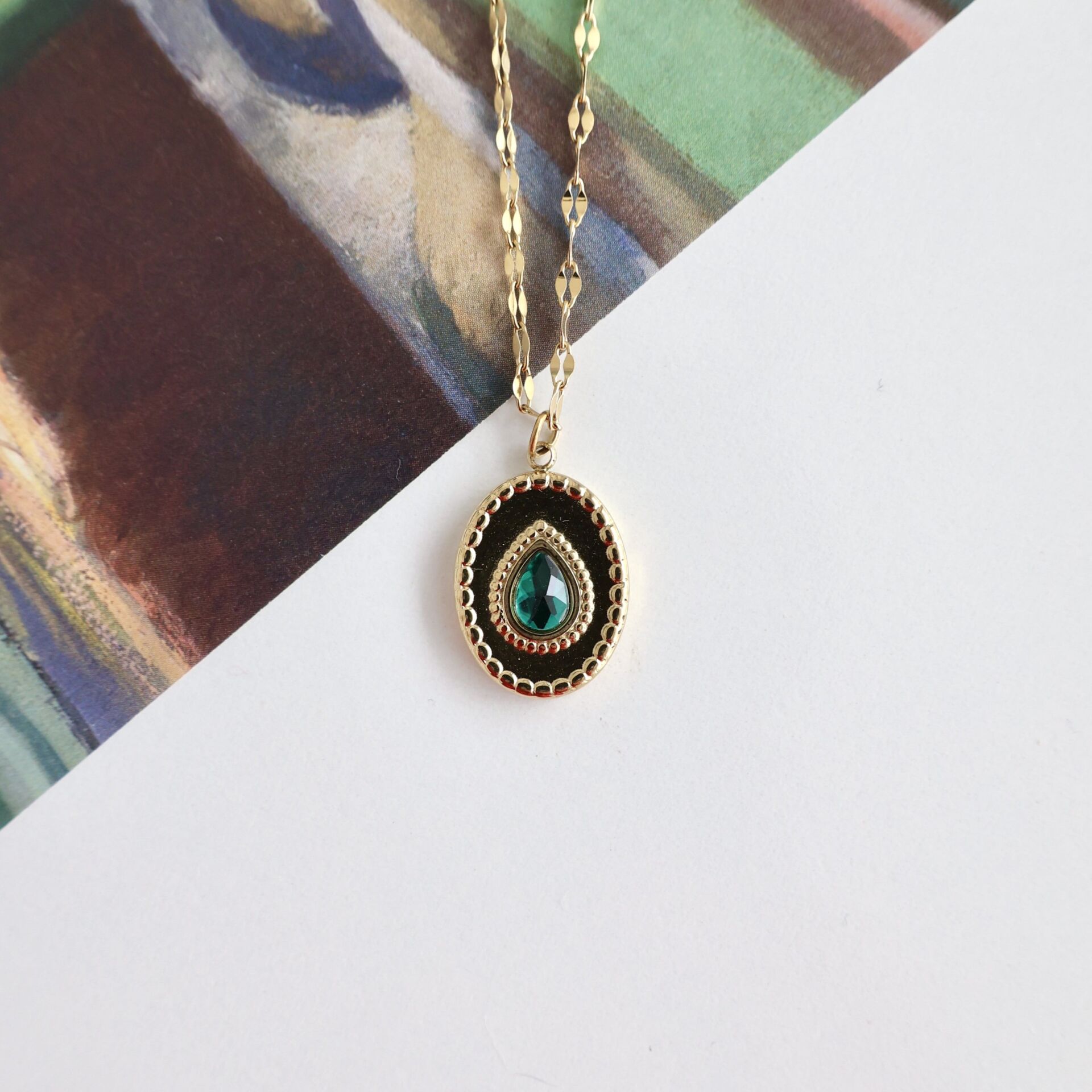 Çelik Yeşil Taşlı Kolye