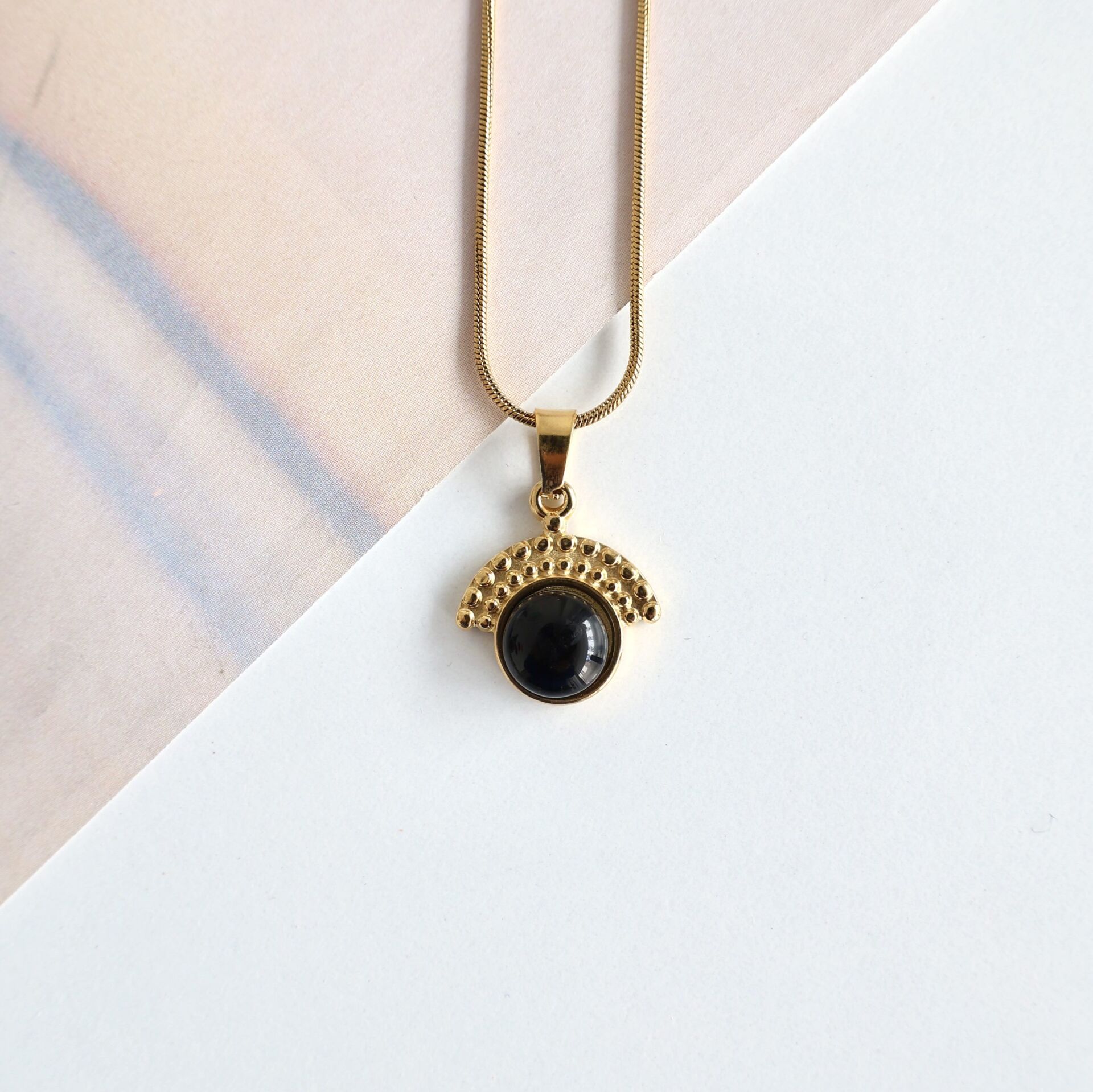 Çelik Siyah Yıldız Taşı Kolye