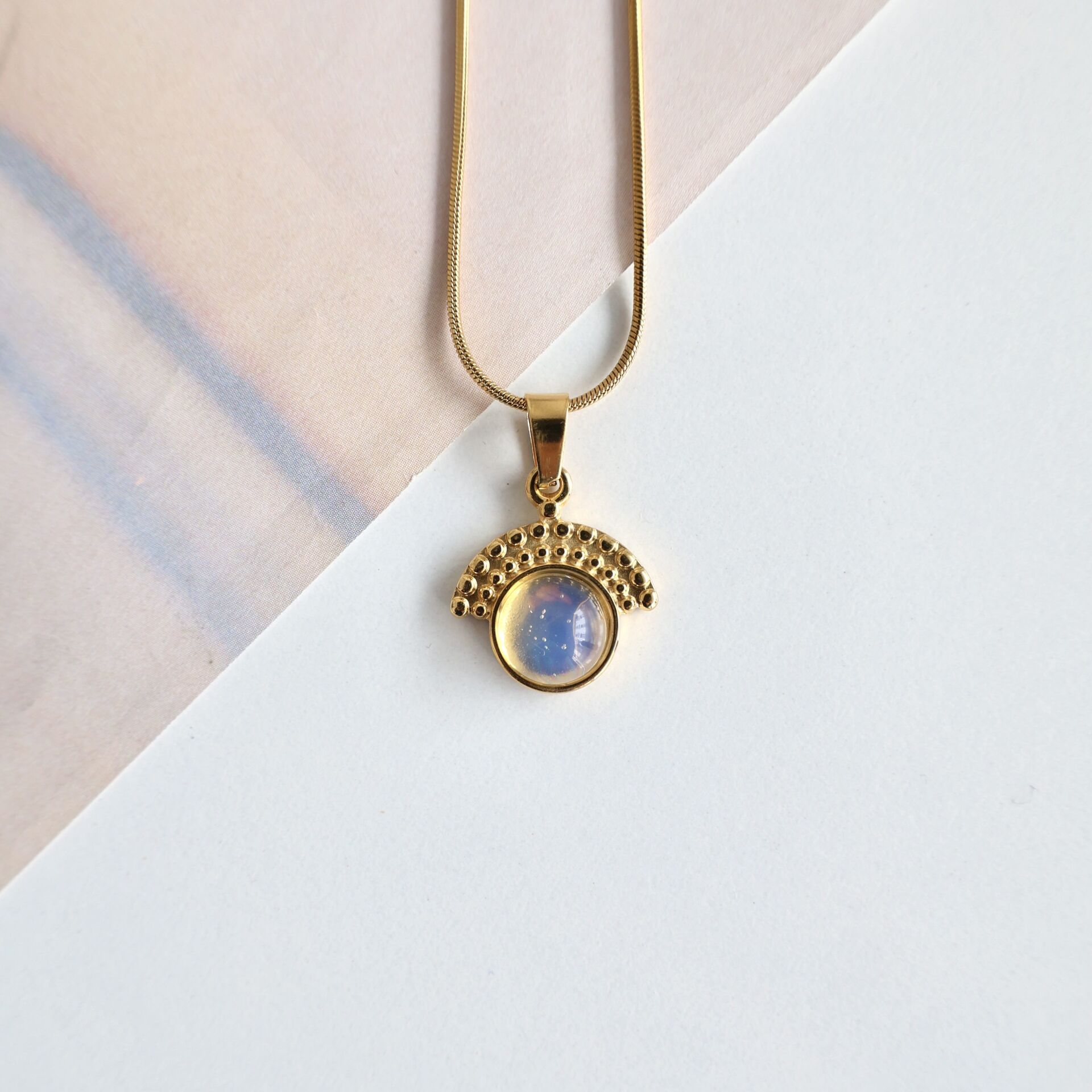 Çelik Ay Taşı Kolye