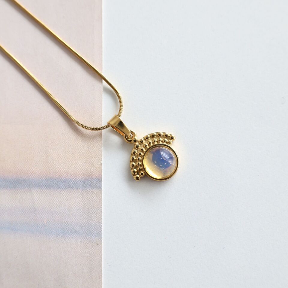 Çelik Ay Taşı Kolye