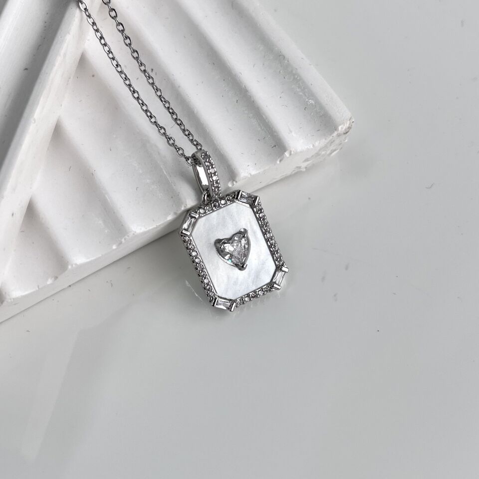 Çelik Sedef Taşı Kalp Kolye