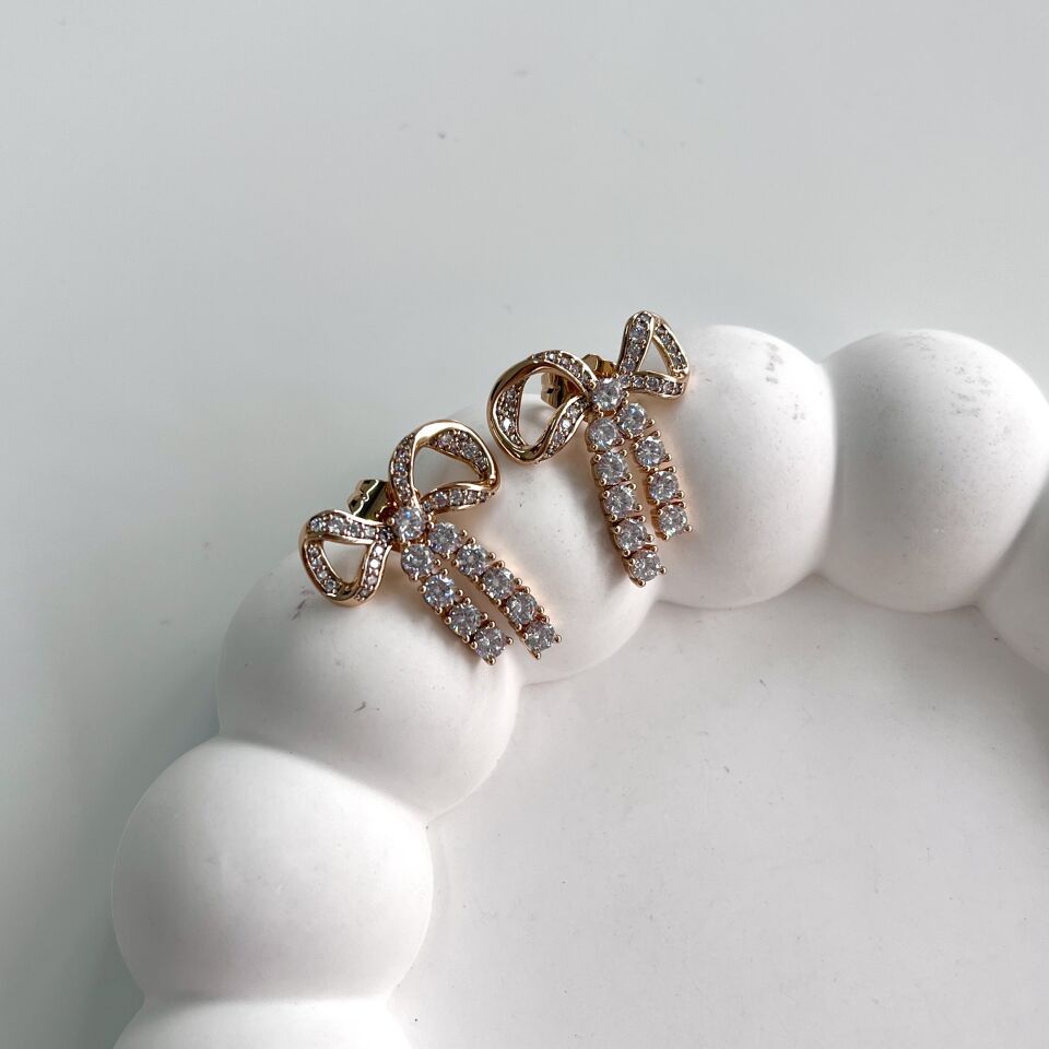 Xuping Taşlı Kurdele Küpe